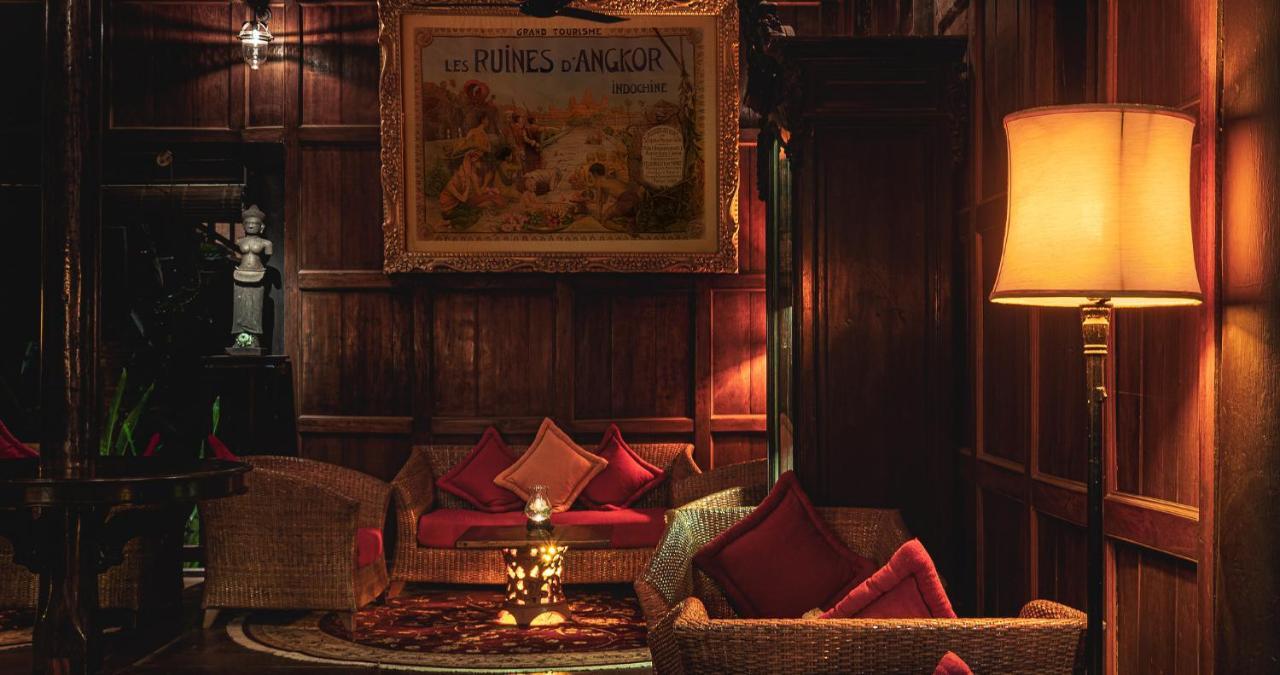 Angkor Village Hotel - Small Luxury Hotels Of The World Siem Reap Exteriér fotografie The interior of the bar