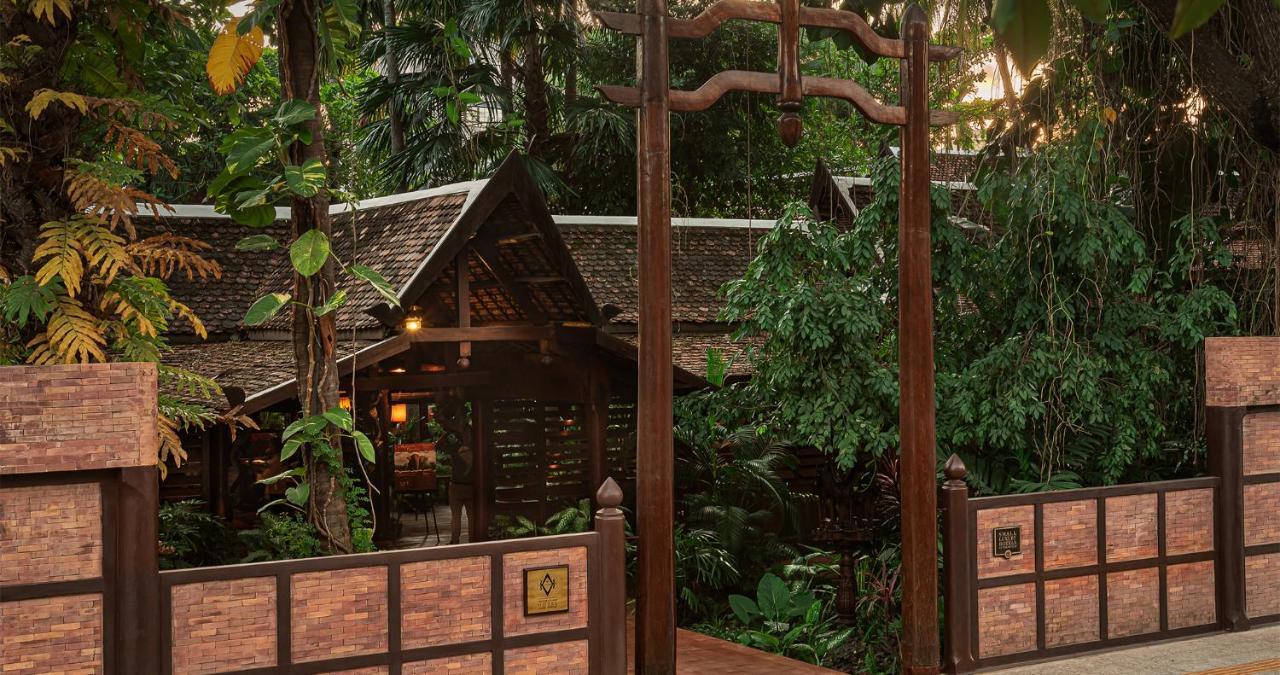 Angkor Village Hotel - Small Luxury Hotels Of The World Siem Reap Exteriér fotografie Entrance to a traditional Thai house