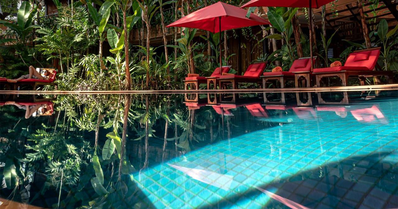 Angkor Village Hotel - Small Luxury Hotels Of The World Siem Reap Exteriér fotografie The swimming pool at the resort