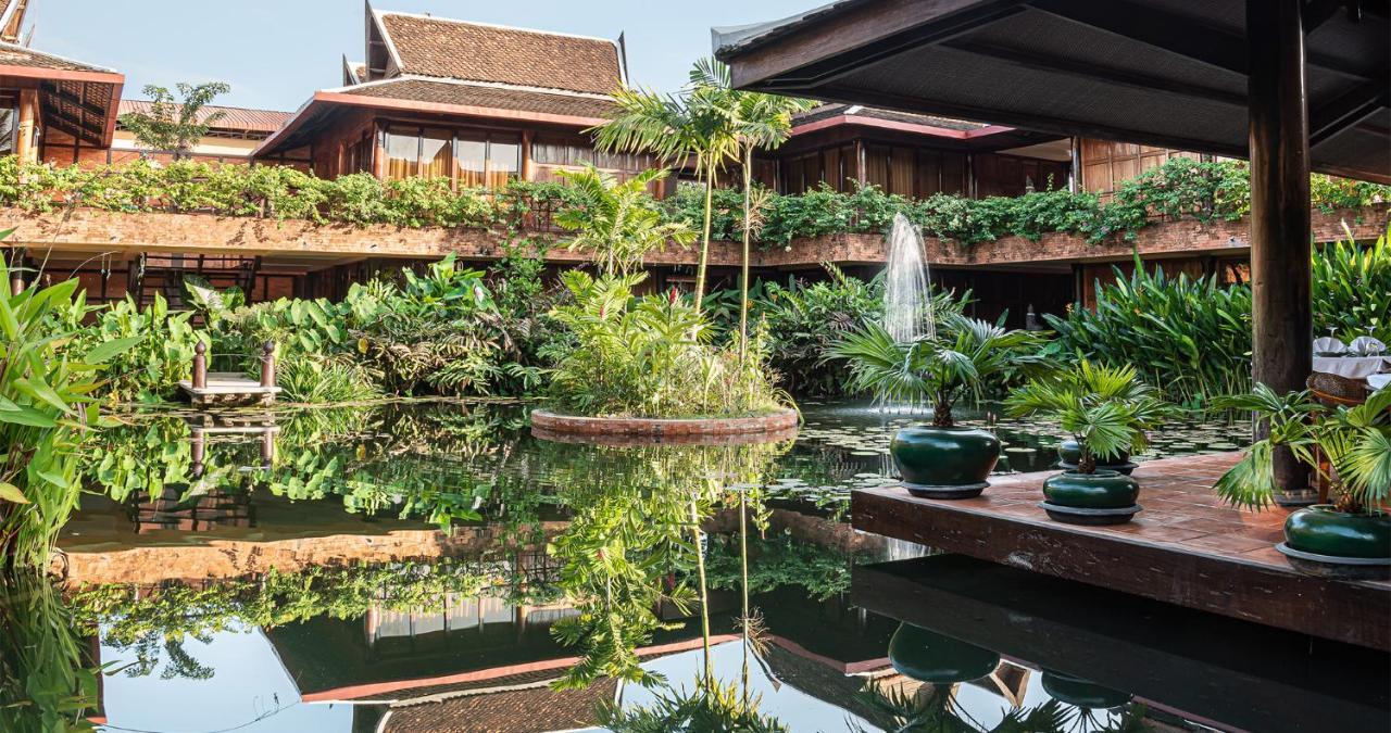Angkor Village Hotel - Small Luxury Hotels Of The World Siem Reap Exteriér fotografie The resort's main building