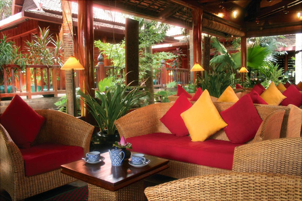 Angkor Village Hotel - Small Luxury Hotels Of The World Siem Reap Exteriér fotografie The lobby of the hotel